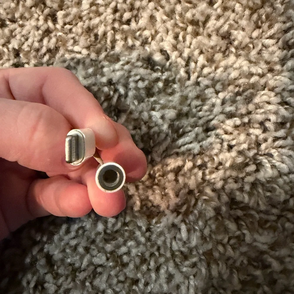 White Lightning to 3.5mm Headphone Adapter